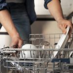 Sådan fylder du din opvaskemaskine, så du ikke behøver at vaske dit service og bestik op igen saadan-fylder-du-din-opvaskemaskine-saa-du-ikke-behoever-at.jpg