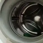 hvorfor-din-vaskemaskine-lugter-af-mose-saadan-haandterer-du-det.jpg