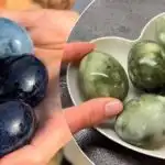 Påskeæg med wow-effekt: Sådan laver du farvestrålende farvede æg for småpenge Påskeæg med wow-effekt: Sådan laver du farvestrålende farvede æg for