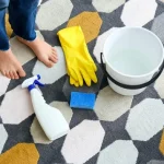 Tæppet blev drysset med et billigt produkt i 30 minutter uden at fjerne det fra gulvet: så godt som nyt taeppet-blev-drysset-med-et-billigt-produkt-i-30-minutter.webp.webp