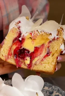 Paska med vaniljecreme og kirsebær - sådan laver du møre og luftige kager