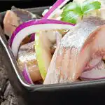 Jeg koger sild i saltlage på 10 minutter: Det smager